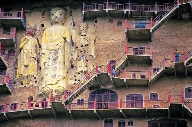 중국에서 네 번째로 큰 불교석굴인 마이지산 석굴 