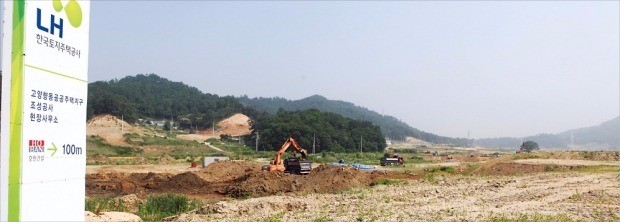 이달부터 아파트 분양이 본격화되는  경기 고양시 향동택지지구 전경. 민간 분양주택 4114가구 등 총 8000여가구가 들어선다. LH 제공