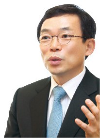 [인터뷰] 이승철 전경련 부회장 "20년 전엔 택배가 불법…규제 풀자 일자리 6만개 "