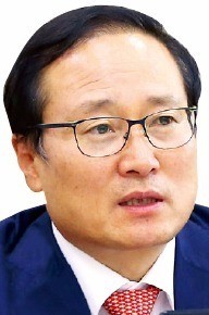 홍영표 환경노동위원회 위원장 "임금격차 해소돼야 파견법 처리 가능"