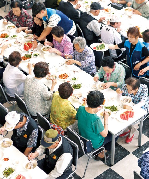 '보훈 가족'에 보양식 대접