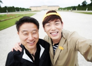 에릭남, &#39;아버지와 나&#39; 첫방 홍보 &#34;많이 봐주세요!&#34;