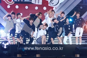 [TEN PHOTO] 세븐틴, 단체로 마린룩 입고 여심사냥 (드림콘서트)