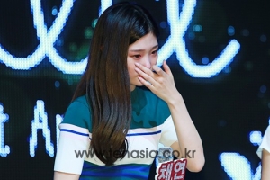 [TEN PHOTO] 다이아 채연, 멤버들에게 미안한 마음에 눈물 펑펑 (해피엔딩 쇼케이스)