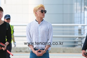 [TEN PHOTO] JYJ 김준수, 흰 셔츠+청바지로 훈남 패션 종결