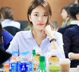 &#39;함부로 애틋하게&#39; 수지, 대본리딩 중 한 컷 &#39;청순 미모&#39;