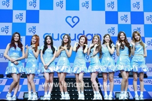 &#39;데뷔&#39; 구구단 &#34;우리는 무대에서 연기하는 아이돌&#34;