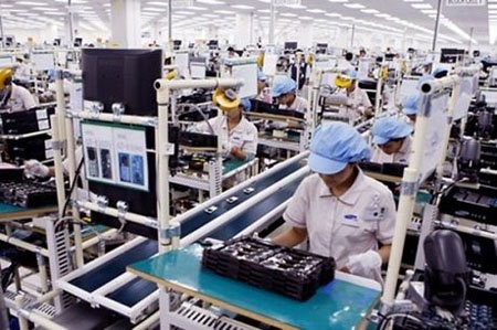 베트남은 인건비가 매우 저렴하고 노동 연령대가 낮다. 베트남 인구 총 9000만명 중 30세 이하 젊은이가 절반에 달하고, 인구 전체의 70%가 노동자다. 사진은 삼성전자 베트남 스마트폰 공장.