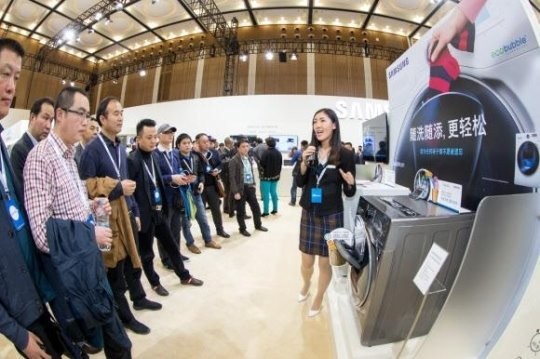 미국 상무부는 지난해 12월 월풀이 삼성과 LG의 중국산 세탁기에 반덤핑 관세를 부과해달라고 제소한 것에 대해 월풀의 손을 들어줬다. 사진은 삼성전자의 드럼세탁기.