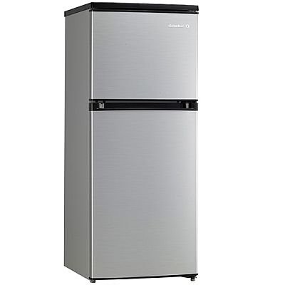 대유위니아는 소형 냉장고에까지 고급강인 VCM강판을 적용하면서 소비자 만족도를 높이고 있다. 사진은 대유위니아 2016년형 프라우드S 냉장고 93L 실버. / 제공 대유위니아
