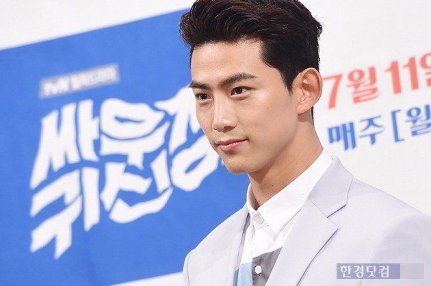 [HEI포토] 옥택연, '남자가 봐도 잘 생겼네~'