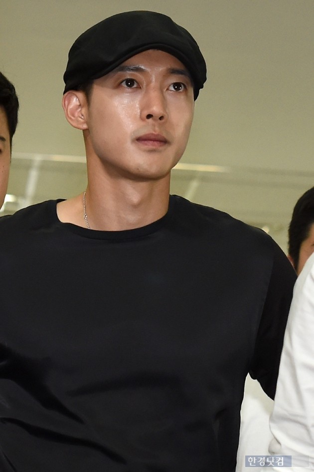 [HEI포토] 김현중, '법정 향해 가는 당당한 눈빛'