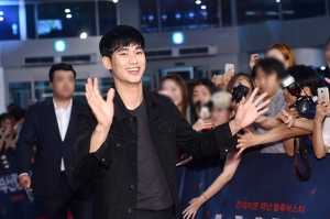  김수현, '여심 저격 미소'