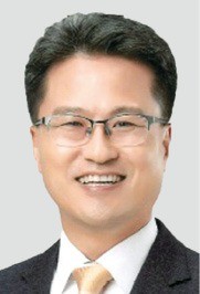 [정치인] 김정우 더불어민주당 의원 "5번 낙선한 아버지의 못다한 꿈 이뤄"