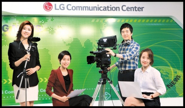 LG그룹 사내방송 스튜디오에 4명의 PD가 모였다. 왼쪽부터 정서현·김경아·김세종·임슬기 PD. LG제공