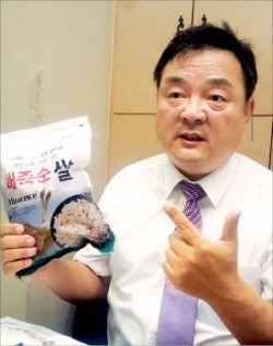 배대열 대표가 해죽순쌀의 영양성분을 설명하고 있다. 이지수 기자