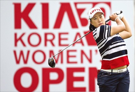 김해림이 지난달 열린 ‘기아자동차 제30회 한국여자오픈’에서 드라이버샷을 하고 있다. KLPGA 제공