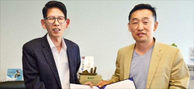 라이언 정 자이노 대표(오른쪽)와 천병우 중소기업진흥공단 뉴욕사무소장은 최근 한국 기업의 통합 수출 플랫폼을 구축하기 위한 업무협약을 맺었다.