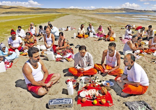 [여행의 향기] 순례의 길 티베트 카일라스…'전설의 수미산'을 만나다