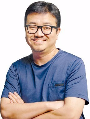 '부산행' 연상호 감독이 말하는 성공비결 "특별한 능력없이 공포감 주는 '한국식 좀비' 통했죠"