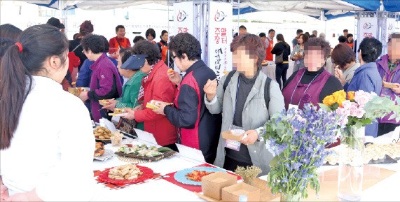 지난해 경기지방중소기업청의 첫 명품특화시장으로 선정된 동두천 큰시장은 매주 주말장터를 열고 있다. 경기지방중소기업청 제공