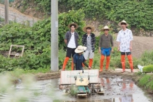 &#39;삼시세끼-고창편&#39;, 끝날 듯 끝나지 않는 모내기 수작업 현장 &#39;공개&#39;