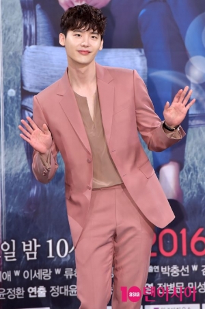 &#39;W&#39; 이종석, &#34;&#39;함틋&#39; 김우빈과 경쟁? 우리는 공생 관계&#34;