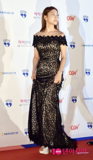 [TEN PHOTO]박규리 &#39;시크한 올블랙 드레스&#39;(부천국제영화제)