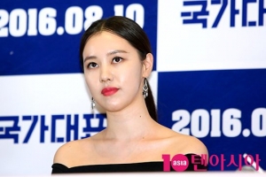[TEN PHOTO] 김예원, '오프숄더와 붉은 립으로 완벽 유혹'(국가대표2)