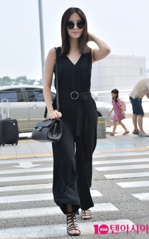[TEN PHOTO]소녀시대 서현 &#39;그녀의 공항패션 모든게 러블리&#39;