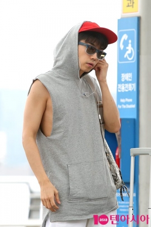 [TEN PHOTO] 2PM 우영, '팔 근육 돋보이는 상남자 패션'