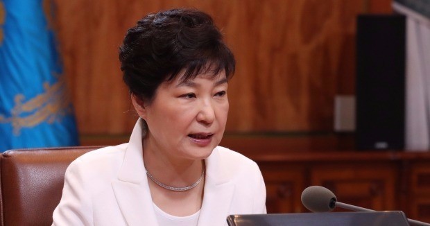 박근혜 대통령이 11일 오전 청와대에서 열린 수석비서관회의에서 발언하고 있다. 연합뉴스