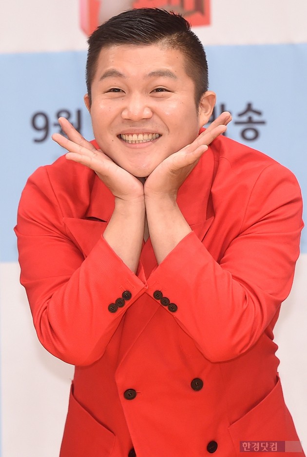 [HEI포토] 조세호, '새빨간 꽃 한 송이'