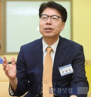 한경닷컴과 인터뷰하는 한광희 한일경상학회장. / 최혁 기자 