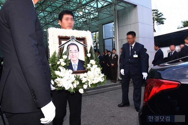 '롯데 2인자' 이인원 부회장 발인…롯데월드타워 들려