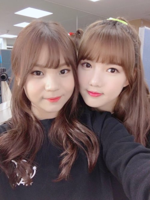 여자친구 예린 엄지 (사진=여자친구 SNS)