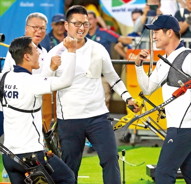 남자 양궁 삼총사 '한국 첫 금메달' 명중