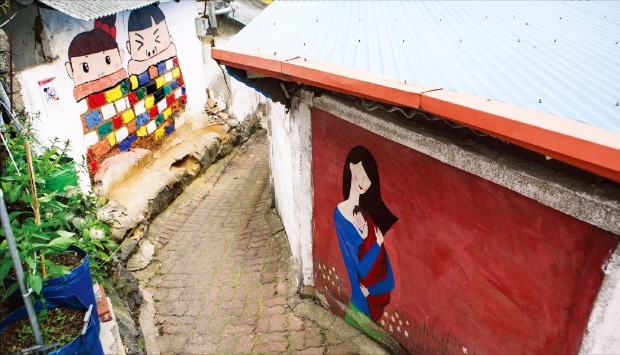 벽화가 가득한 청주의 수암골. 한국관광공사 제공 