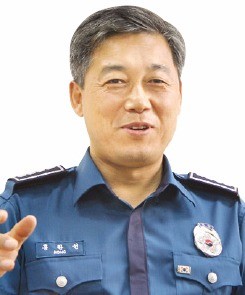 [경찰팀 리포트] 홍완선 종로경찰서장 "관내 하루 평균 20건 집회 신고…돌발상황 늘 대비해야죠"