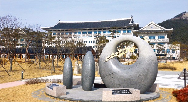 [경북 신도청 시대] 전통 한옥의 멋 살려…전국서 53만명 방문