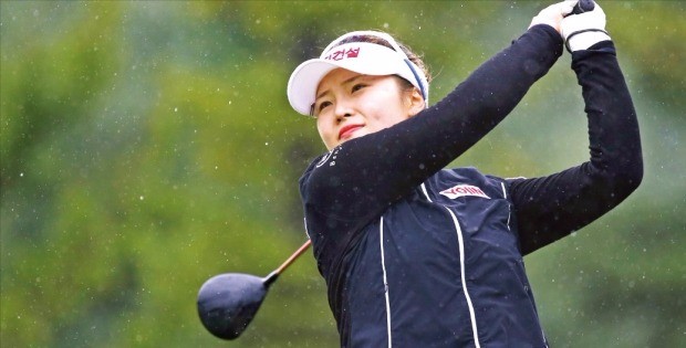 김예진이 28일 열린 하이원리조트 여자오픈 4라운드 4번홀에서 티샷을 날리고 있다. KLPGA 제공