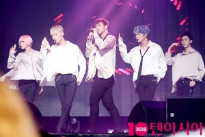 [TEN PHOTO] '카툰돌' 뉴이스트, 신비로운 무대 퍼포먼스(뉴이스트 쇼케이스)