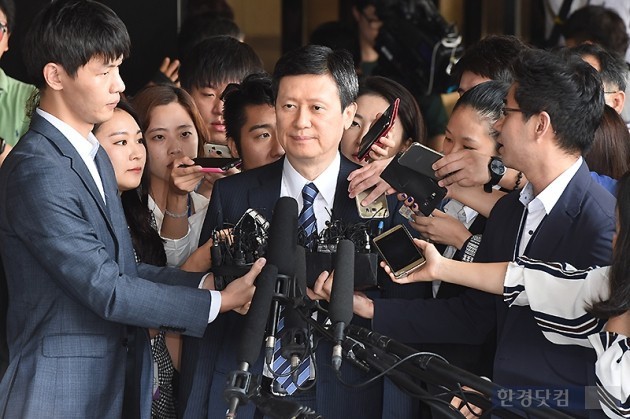 신동주 전 일본 롯데홀딩스 부회장이 1일 오전 서울 중앙지방검찰청에 피의자 신분으로 출석하고 있다. (사진=변성현 기자) 