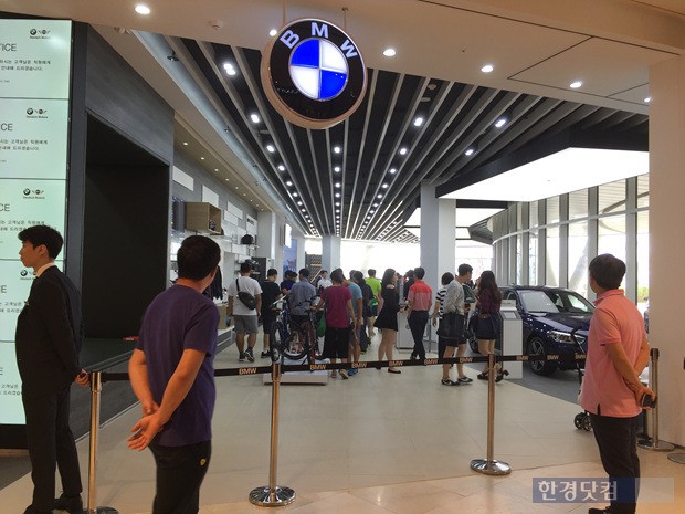 스타필드 하남 2층에 자리한 BMW 라운지. 