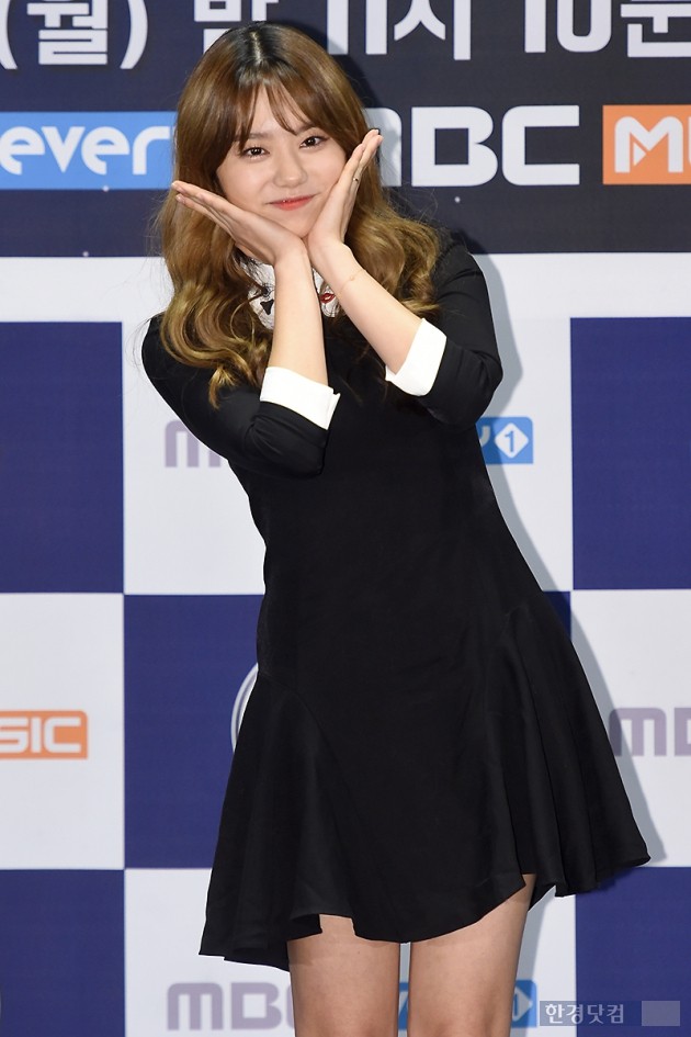 [HEI포토] 아이오아이 김소혜, '깜찍하게 꽃받침~'