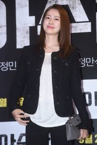  이요원, '유부녀라 믿기 힘들어~'