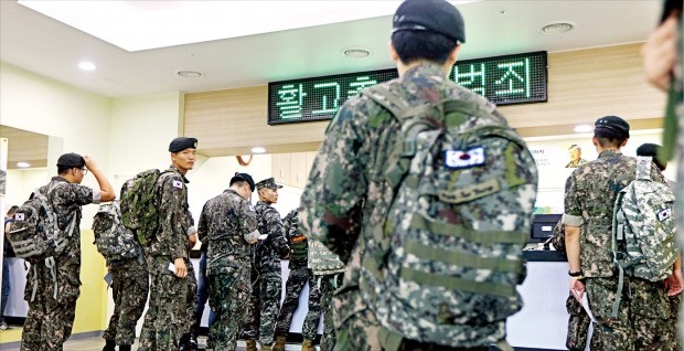 북한, 핵실험…장병들 긴급 귀대