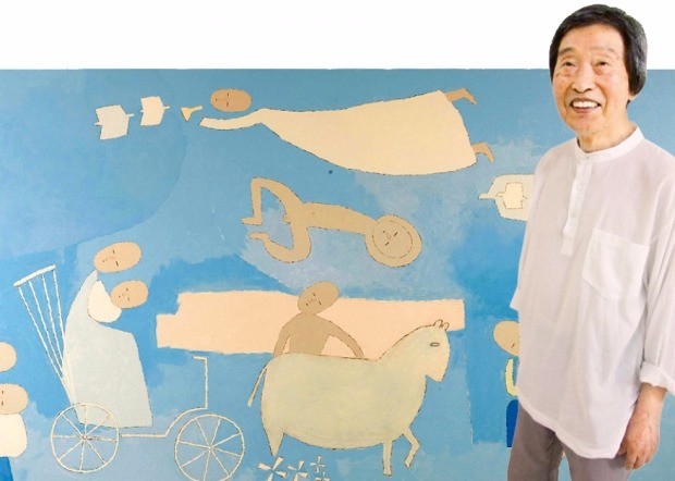 ‘한국미술의 산증인’ 백영수 화백이 2008년작 ‘귀로’(200×360)에 대해 설명하고 있다.