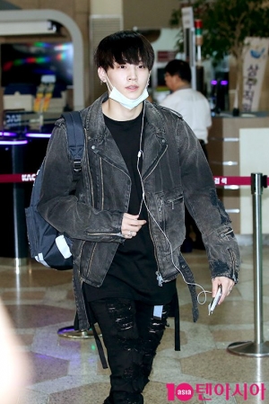[TEN PHOTO] 갓세븐 JB, '공항에 나타난 어깨 깡패'