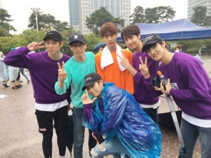 크나큰, &#39;런닝맨&#39;에 떴다!…유재석과 다정한 모습 포착